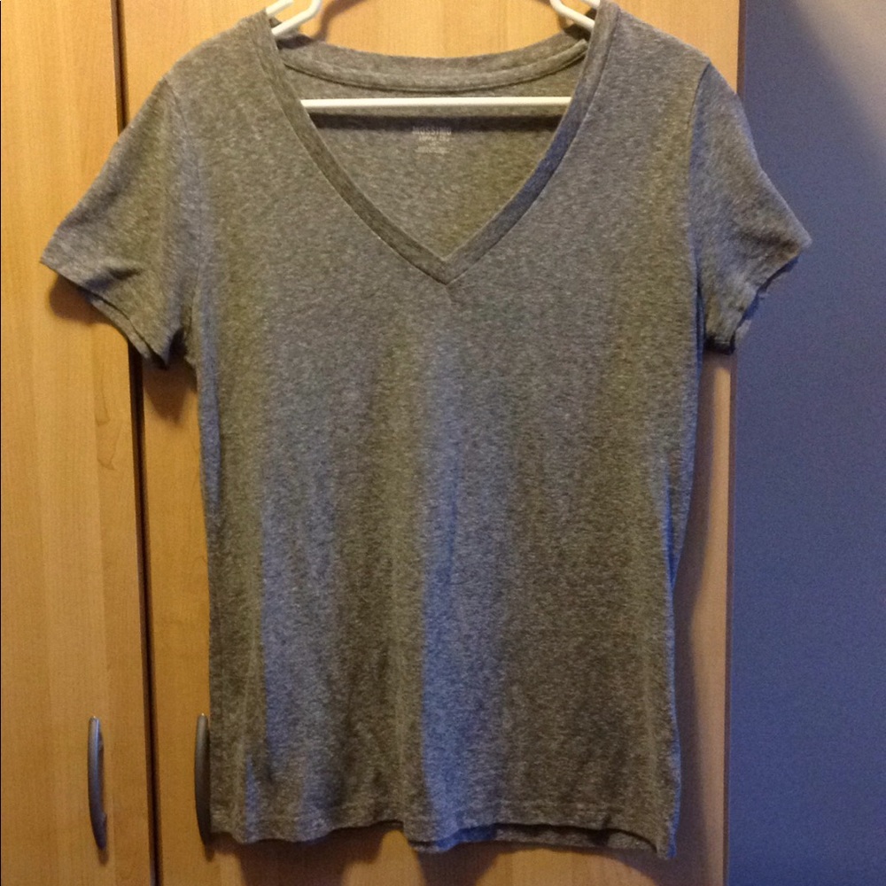 Gray tshirt